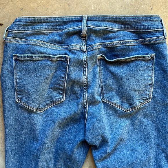 Old Navy Distressed Rockstar Super Skinny Mid-Rise Jeans - Picture 5 of 6